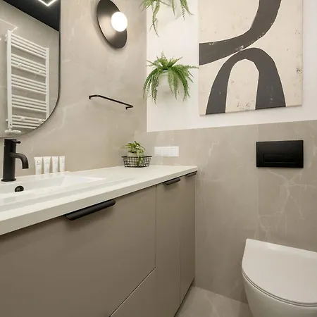 Mieszczanska Elegant With Balcony By Renters Prestige Breslavia