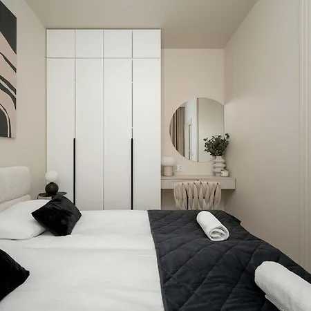 Mieszczanska Elegant With Balcony By Renters Prestige Breslavia