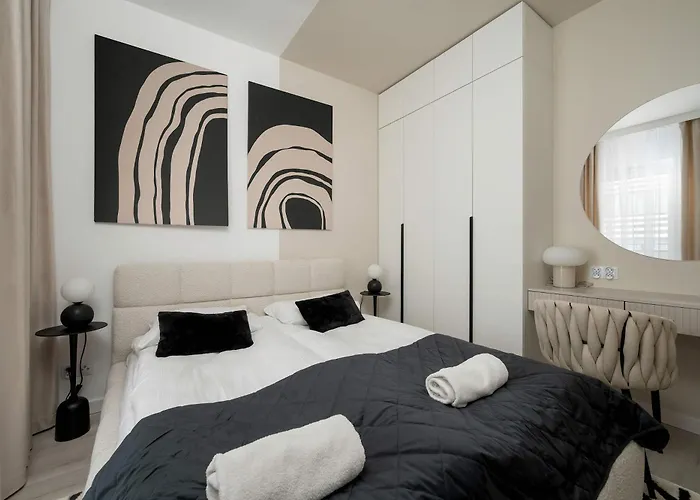 Mieszczanska Elegant With Balcony By Renters Prestige דירה